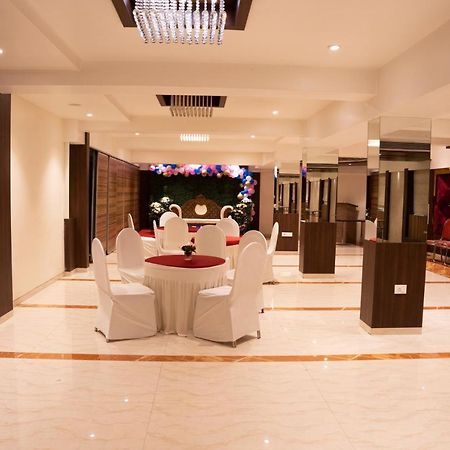 Gold Crest Business Hotel Navi Mumbai Exterior photo