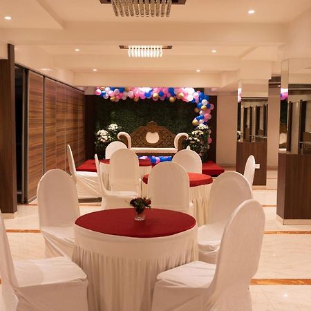 Gold Crest Business Hotel Navi Mumbai Exterior photo