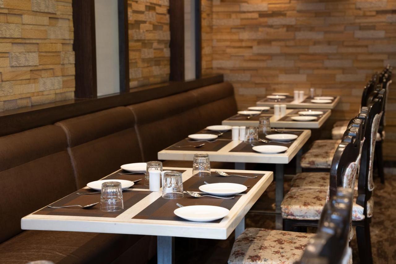 Gold Crest Business Hotel Navi Mumbai Exterior photo