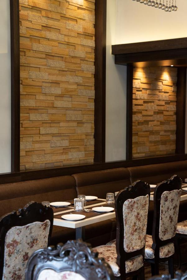 Gold Crest Business Hotel Navi Mumbai Exterior photo