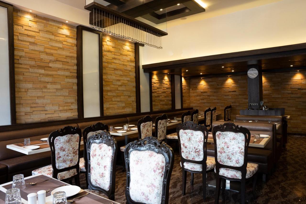 Gold Crest Business Hotel Navi Mumbai Exterior photo