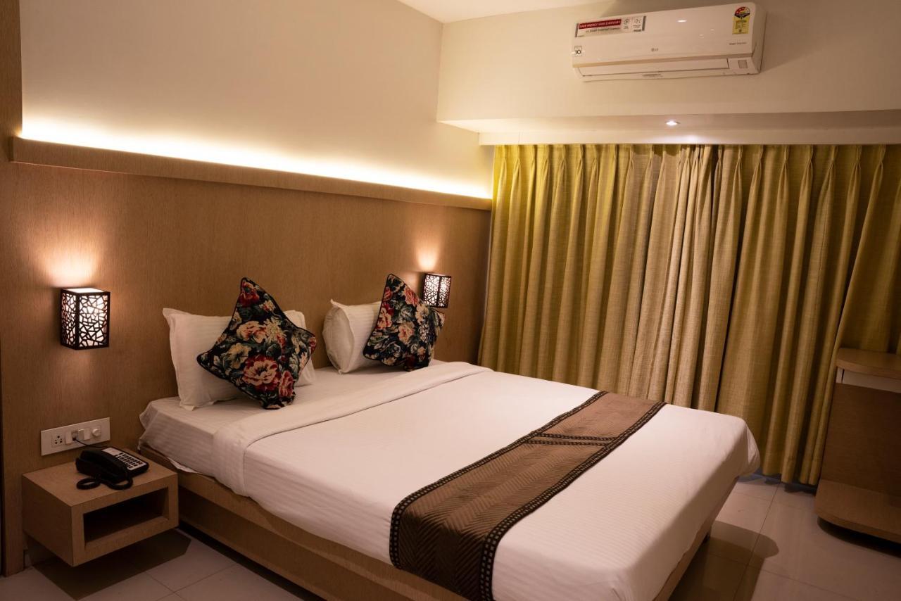 Gold Crest Business Hotel Navi Mumbai Exterior photo