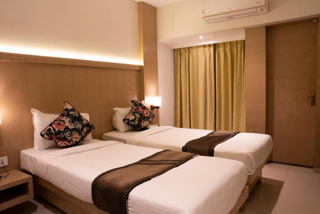 Gold Crest Business Hotel Navi Mumbai Exterior photo