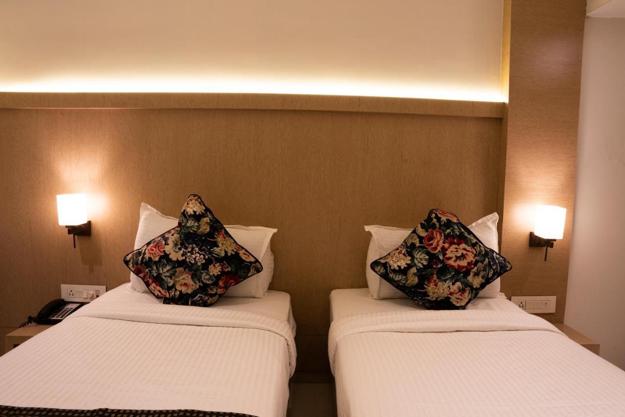 Gold Crest Business Hotel Navi Mumbai Exterior photo