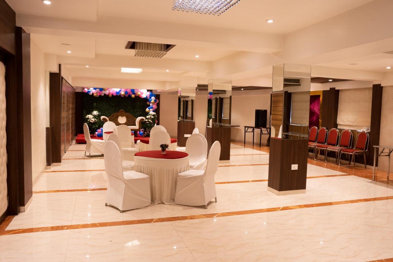 Gold Crest Business Hotel Navi Mumbai Exterior photo