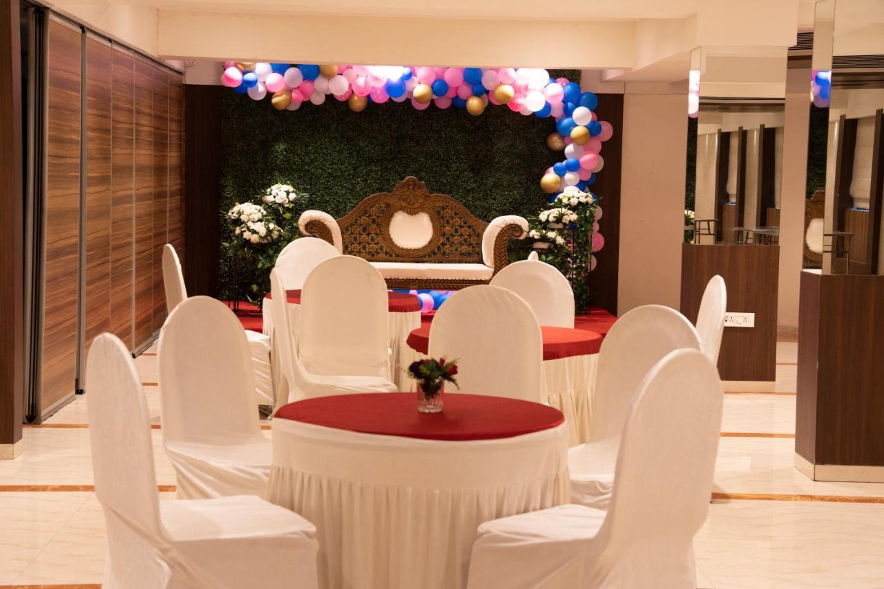 Gold Crest Business Hotel Navi Mumbai Exterior photo