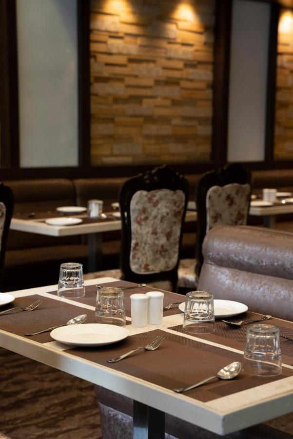 Gold Crest Business Hotel Navi Mumbai Exterior photo