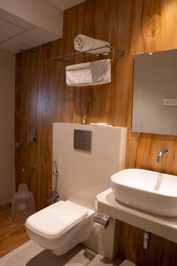 Gold Crest Business Hotel Navi Mumbai Exterior photo